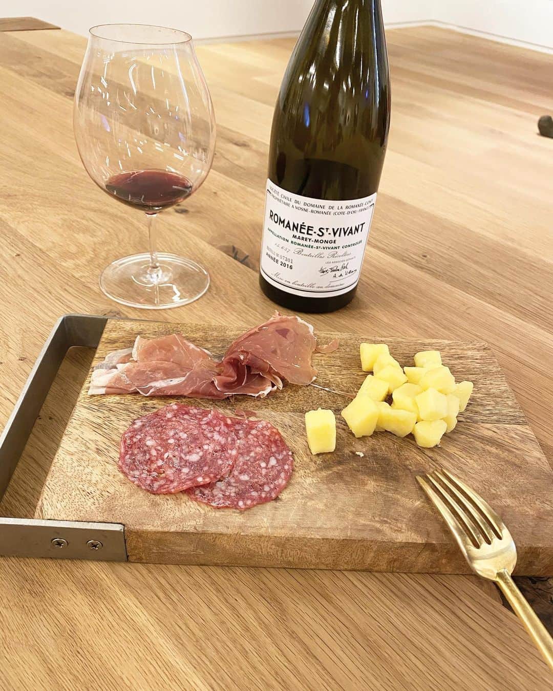 光本勇介のインスタグラム：「今日は自宅飲み🏠🍕🍖」