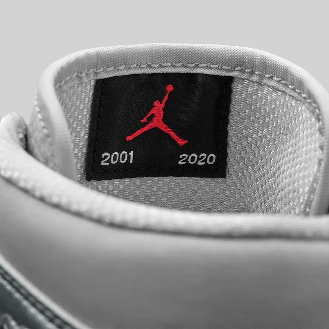 Sneaker Newsさんのインスタグラム写真 - (Sneaker NewsInstagram)「The Air Jordan 1 Retro High OG CO.JP, a past classic from the year 2001, officially returns this Fall globally. But in Japan only, 2,020 limited edition versions will release - each housed in an exclusive silver suitcase. For more details, tap the link in our bio.」6月30日 1時30分 - sneakernews