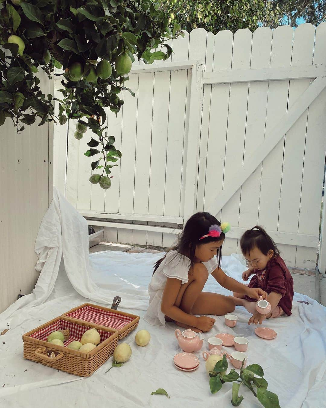 クリッセル・リムさんのインスタグラム写真 - (クリッセル・リムInstagram)「A little morning picnic to start the day. When you ask Chloé what she wants to be when she grows up she says loudly & confidently, “ I want to be a sister”. She truly loves being a sister and that’s the only thing she can imagine to be at this point.  Although I’m home with them all day, most of the time I’m still working. (Yes, the parent guilt is real more than ever during quarantine)But it has been incredible to see Chloé take full responsibility of her sister. From entertaining, changing, feeding, and sometimes even putting her to sleep. Chloé has really stepped it up and colette is sooooooo attached to her. Though there has been many challenges these past few months... THIS is the silver lining of it all. They are inseparable and have such a strong bond. They rely on each other, support one another, & find comfort when they are together 💕 #coletteandchloe」6月30日 1時31分 - chrisellelim