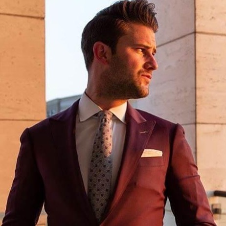 ドーメルさんのインスタグラム写真 - (ドーメルInstagram)「Monday gentleman look. Burgundy suit is an elegant alternative to darker shades for the summer.  Cloth reference : 836108  Photo by @richards_bespoke . . . #dandystyle #menfashion #dormeuil1842 #luxurycloth」6月30日 1時40分 - dormeuil1842