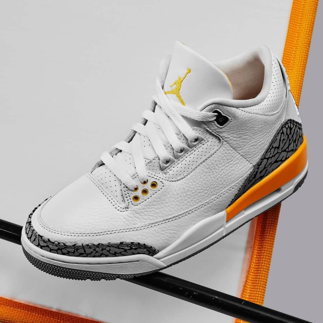 Sneaker Newsさんのインスタグラム写真 - (Sneaker NewsInstagram)「Air Jordan 3 Retros, in this manner of "OG" style color-blocking, will never get old. This Fall, @jumpman23 delivers a women's exclusive colorway dubbed "Laser Orange" as the bright citrusy hue is applied to the midsole heel, tongue logo embroidered, and forefoot lace eyelets. Link in bio to learn more about this future classic.」6月30日 2時00分 - sneakernews