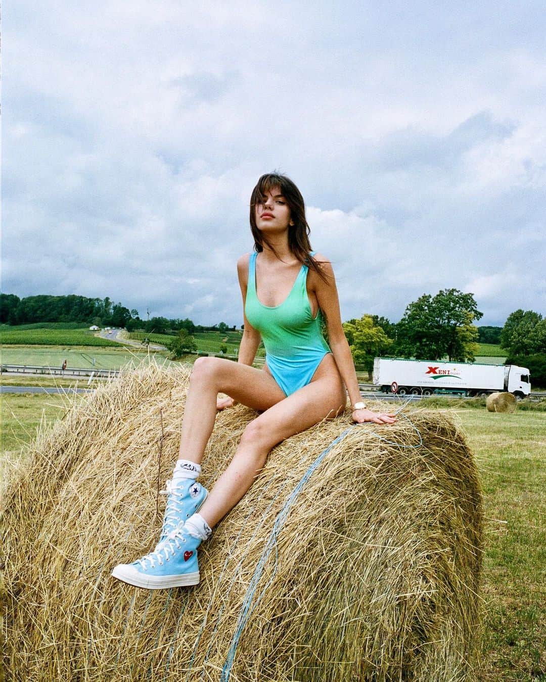 ソニア・ベン・アンマーのインスタグラム：「💙💚🤍 @carlydame @lauriezanolettihair」