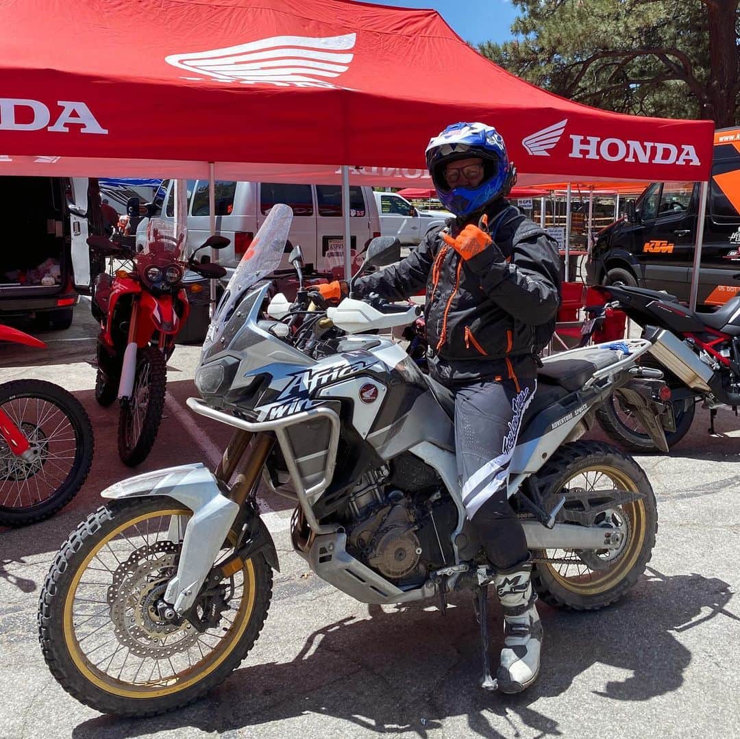 Honda Powersports USさんのインスタグラム写真 - (Honda Powersports USInstagram)「The 26th Annual Big Bear Run is in the books.✔️ Thanks very much to all the Honda riders who lined up for the ride, including Africa Twin Adventure Sports-mounted Ricky Johnson. Dual sport or adventure, which ride would you choose? #CRFCollective #RideRed @endurolyfe」6月30日 2時00分 - honda_powersports_us