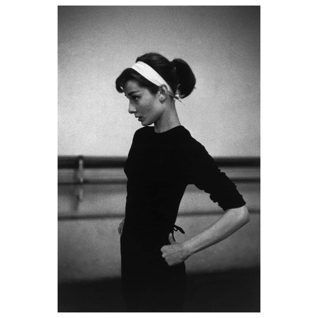 Magnum Photosさんのインスタグラム写真 - (Magnum PhotosInstagram)「Photographs of Audrey Hepburn represented just a fragment of the woman she was. A dancer, actress, mother, and human rights advocate, Hepburn’s extraordinary start in life seemed to calcify within her an empathy that connected her to everybody she met. And in turn she became, to many of them, a very particular kind of muse.⁠ .⁠ This image taken by David 'Chim' Seymour of Hepburn in Paris in 1956 is included in Magnum Editions.⁠ .⁠ The first collection of Magnum Editions offers timeless photographs from 16 Magnum photographers in numbered prints in an exclusive 8x10" format. Available at the link in bio.⁠ .⁠ PHOTO: Dutch actress Audrey Hepburn. Paris. France. 1956. ⁠ .⁠ © #DavidSeymour/#MagnumPhotos」6月30日 2時01分 - magnumphotos