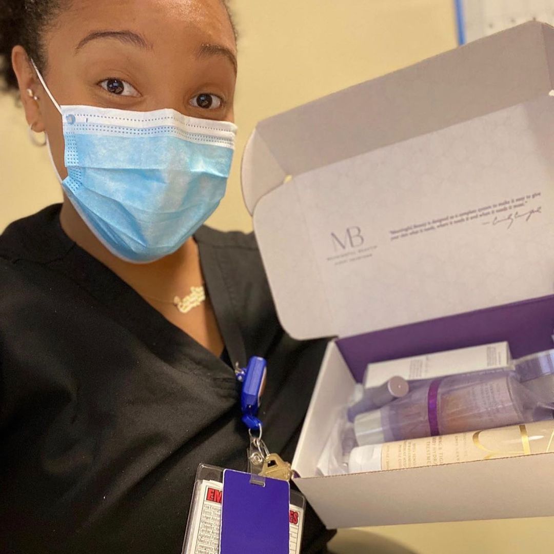 シンディ・クロフォードさんのインスタグラム写真 - (シンディ・クロフォードInstagram)「Sending love and the biggest thank you to our frontline healthcare workers 💜 We have been so happy to provide @meaningfulbeauty skincare for nurses in NY and NJ, who have been working around the clock to combat Covid-19. ⠀ ⠀ Photos by the PACU team at Wayne St Joseph’s - and by PICC team, ICU NP, and infection prevention RN at Chilton Medical. #TeamMB」6月30日 2時01分 - cindycrawford