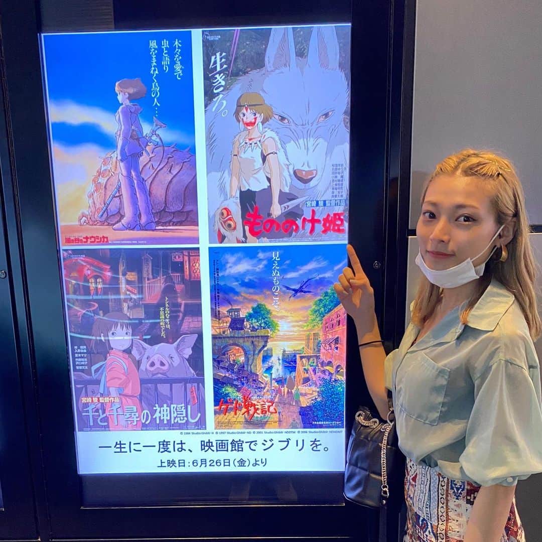 滝口成美のインスタグラム：「大人になっても大好きなジブリ。 千と千尋とゲド戦記は昔映画館でみたけど、 まさかもののけ姫とナウシカも 映画館で観れる日がくるなんて 思ってなかったから凄く嬉しい🐺🌿 今日はもののけ姫を観てきたけど、 やっぱり迫力も違うし何度みても美しい 多分終わった後泣いてたの私だけだと思う。笑  サンの強さと優しさは私の憧れの女性像かも ジブリに出てくるキャラクターって全員母性的で本当に憧れる🌍💫 #スタジオジブリ　#ジブリ　 #もののけ姫　#映画」