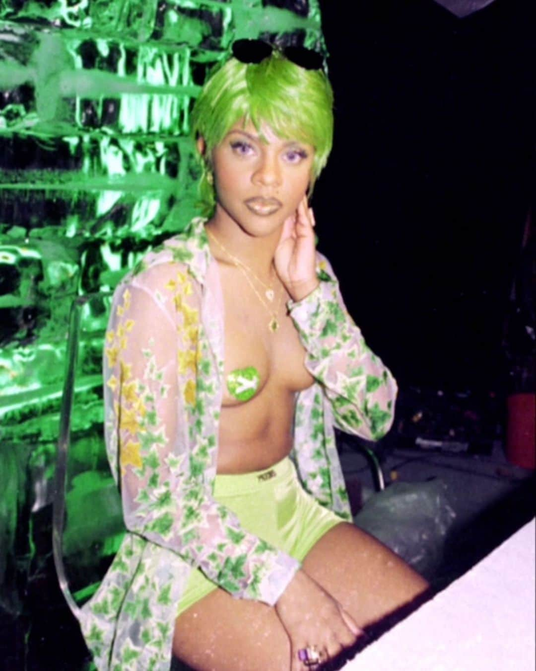 エムツェーエムさんのインスタグラム写真 - (エムツェーエムInstagram)「Remember all of Lil’ Kim’s iconic fashion moments of the 1990s? You can thank Misa Hylton for many of them. Not only did Misa make red carpet history but her legacy paved the way for so many creatives to follow. See her story in the MCM Worldwide, Tribeca Studios and Cortés Films produced documentary ‘The REMIX: Hip Hop X Fashion’ streaming on Netflix July 22nd.」6月30日 2時41分 - mcmworldwide