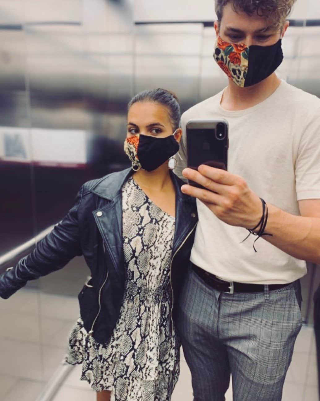 アマニ・ファンシーのインスタグラム：「are you even a couple if you don’t have matching face masks though? 🎭👯‍♀️」