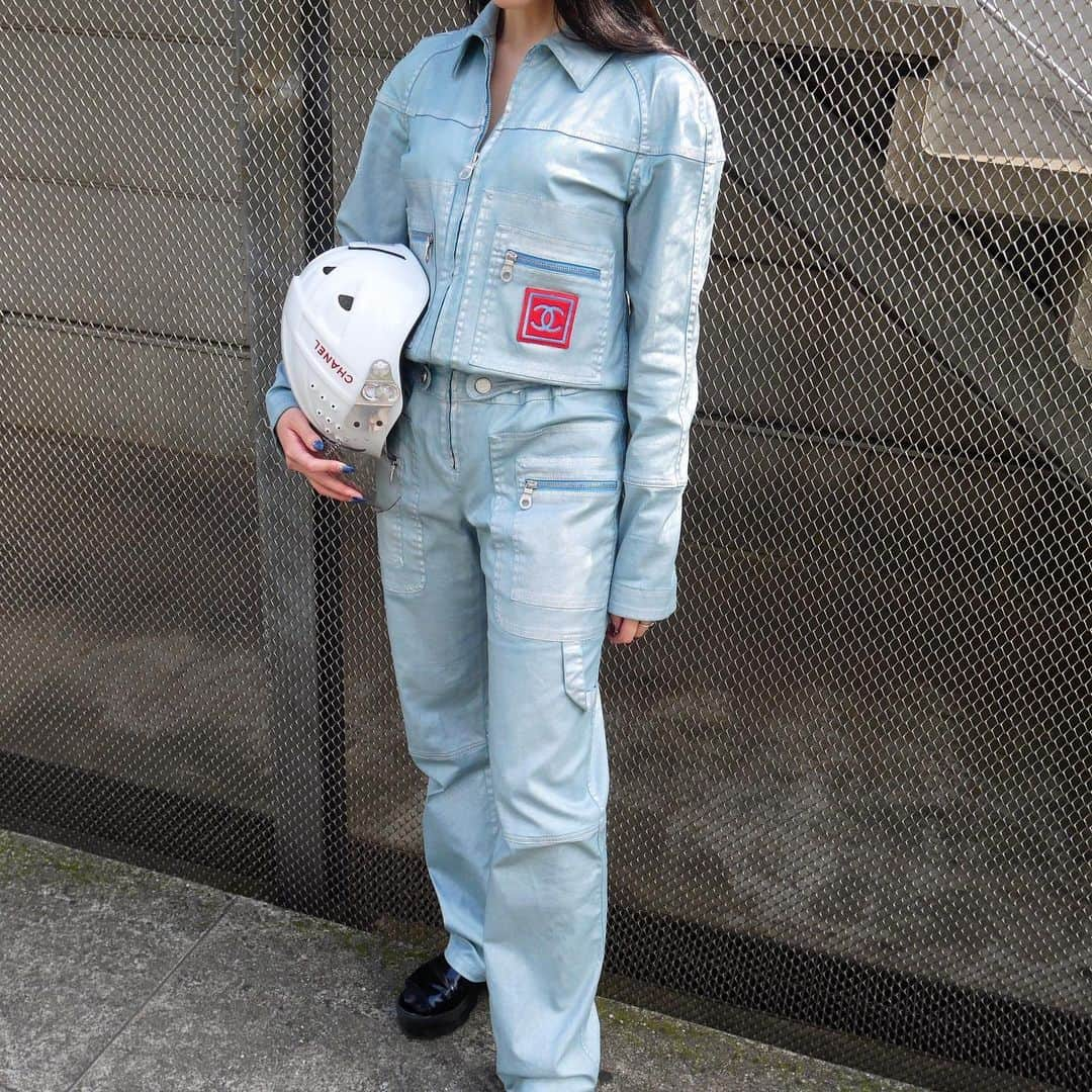 Vintage Brand Boutique AMOREさんのインスタグラム写真 - (Vintage Brand Boutique AMOREInstagram)「Chanel sport metallic denim jumpsuit from 2002. Size 40  📌On website search for AO26927▶︎Free Shipping Worldwide✈️ ≫≫≫ DM for more information 📩 info@amorevintagetokyo.com #AMOREvintage #AMORETOKYO #tokyo #Omotesando #Aoyama #harajuku #vintage #vintageshop #ヴィンテージ #ヴィンテージショップ #アモーレ #アモーレトーキョー #表参道 #青山 #原宿#東京 #chanel #chanelvintage #vintagechanel #ヴィンテージ #シャネル #ヴィンテージシャネル #シャネルヴィンテージ #amorewardrobe #アモーレワードローブ」6月30日 12時38分 - amore_tokyo