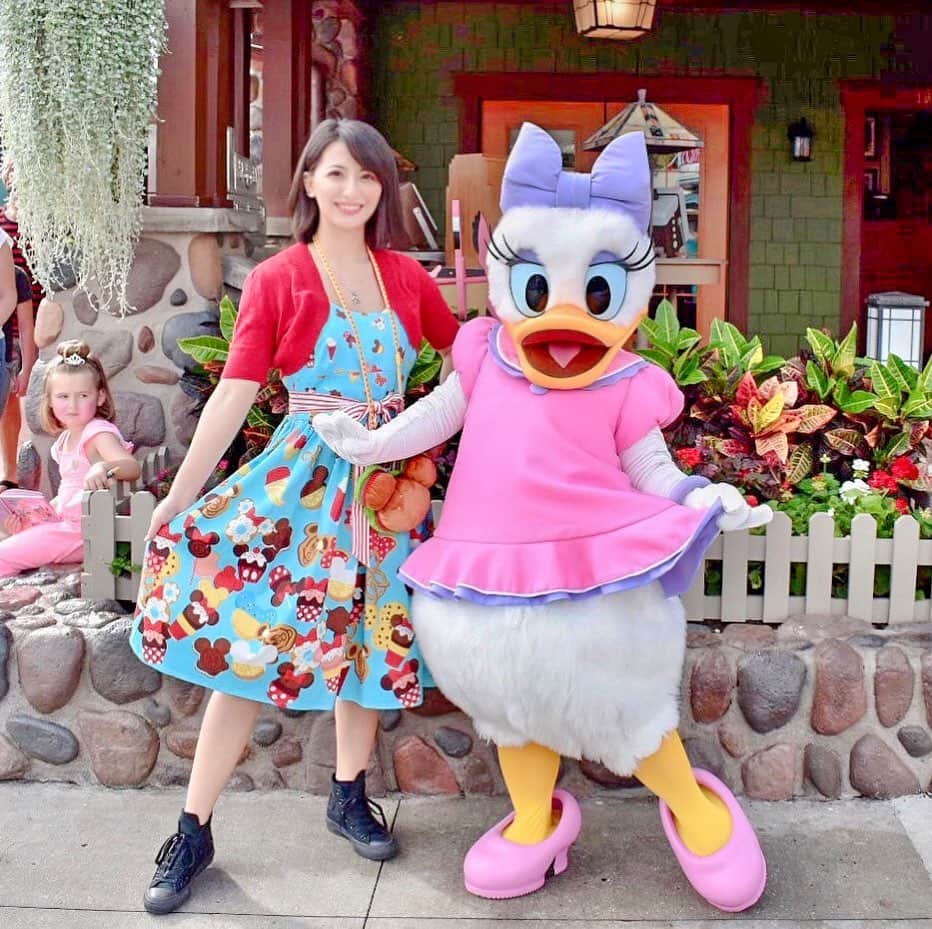 矢部あやのインスタグラム：「201905 WDW 2day ノーマルコスのデイジーもかわいい♡ ・  #waltdisneyworld #WDW #WDW2019 #disneyshollywoodstudios #DHS #DHS2019 #charactergreeting #daisy」
