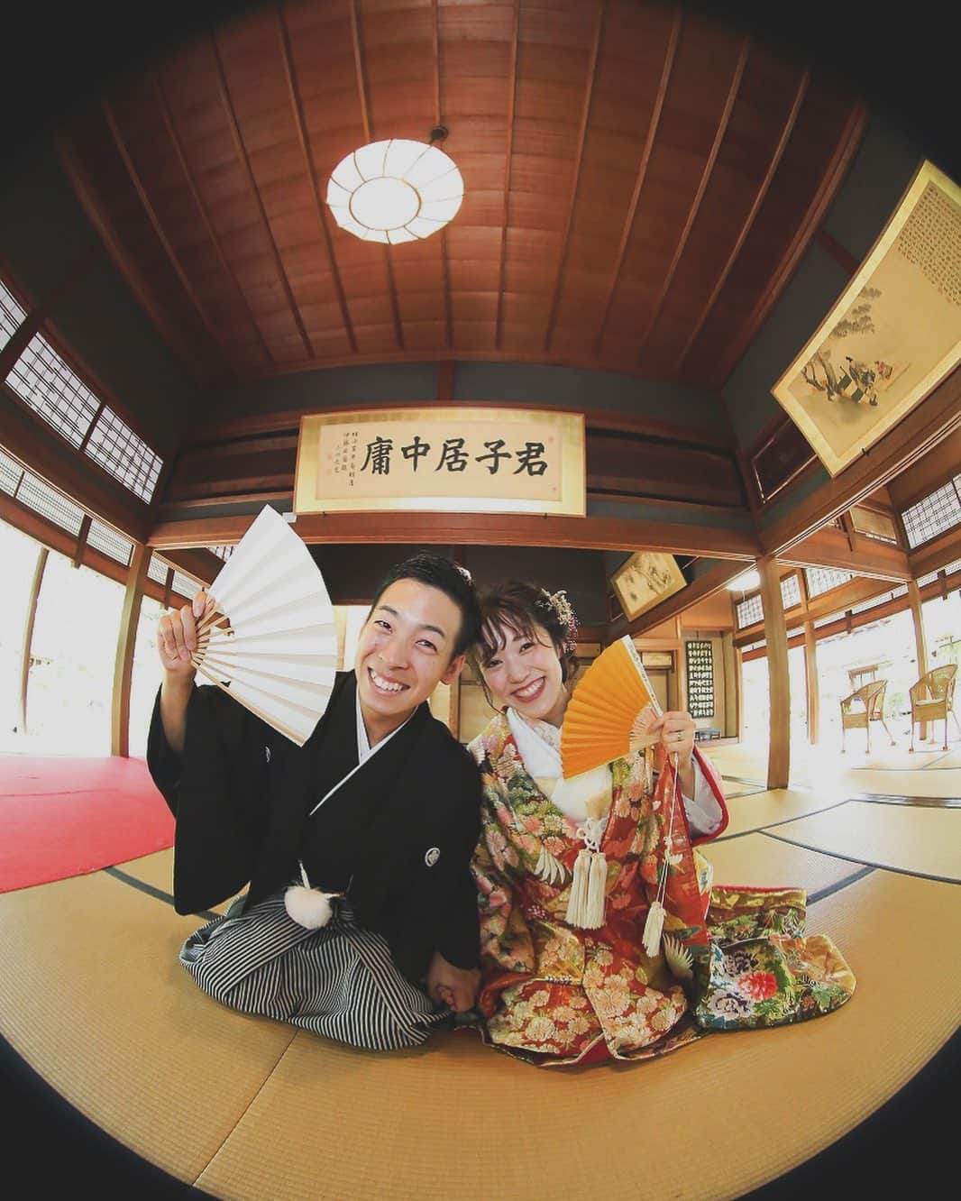 フォーチュン イン ザ テラス ≪新潟県新潟市：結婚式場≫さんのインスタグラム写真 - (フォーチュン イン ザ テラス ≪新潟県新潟市：結婚式場≫Instagram)「【#前撮り】﻿ ﻿ 覗きこんで、はい！チーズ✌️﻿ ﻿ #北方文化博物館 での撮影！﻿ ﻿ 新潟には素敵な前撮り撮影のできる﻿ ロケスポットがたくさん✨✨﻿ ﻿ #みなとぴあ﻿ #鳥屋野潟公園﻿ #上堰潟公園﻿ #やすらぎ堤﻿ ﻿ などなど！﻿ ﻿ #新潟 #新潟市#新潟花嫁#フォーチュンインザテラス ﻿ #フォーチュン #fortuneintheterrace﻿ #結婚式 #結婚式場 #ウエディング﻿ #結婚式 #結婚式準備 #ウエディングレポ ﻿ #2020春婚 #2020夏婚 #2020秋婚 #2020冬婚 ﻿ #プレ花嫁 #卒花嫁 #新潟花嫁﻿ #全国のプレ花嫁さんつながり﻿ #wedding #weddingday #realwedding﻿ #前撮り#ロケ前撮り#photospot﻿」6月30日 12時57分 - fortune_wedding