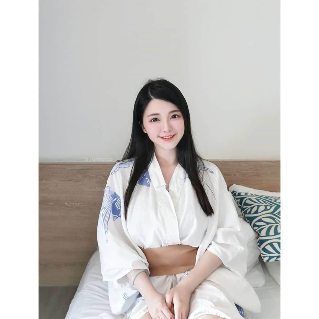 ジェーン・チェンさんのインスタグラム写真 - (ジェーン・チェンInstagram)「覺得自己很適合角色扮演cosplay 旗袍、浴衣和服、制服、洋裝或造型服 都意外的蠻適合我😳 .  如果有機會裝扮cos鬼滅之刃的彌豆子 .  再po上來和你們分享～❤️😘」6月30日 13時12分 - jane2321325