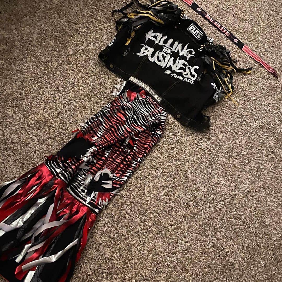 マット・ジャクソンのインスタグラム：「Packing for a work trip.」
