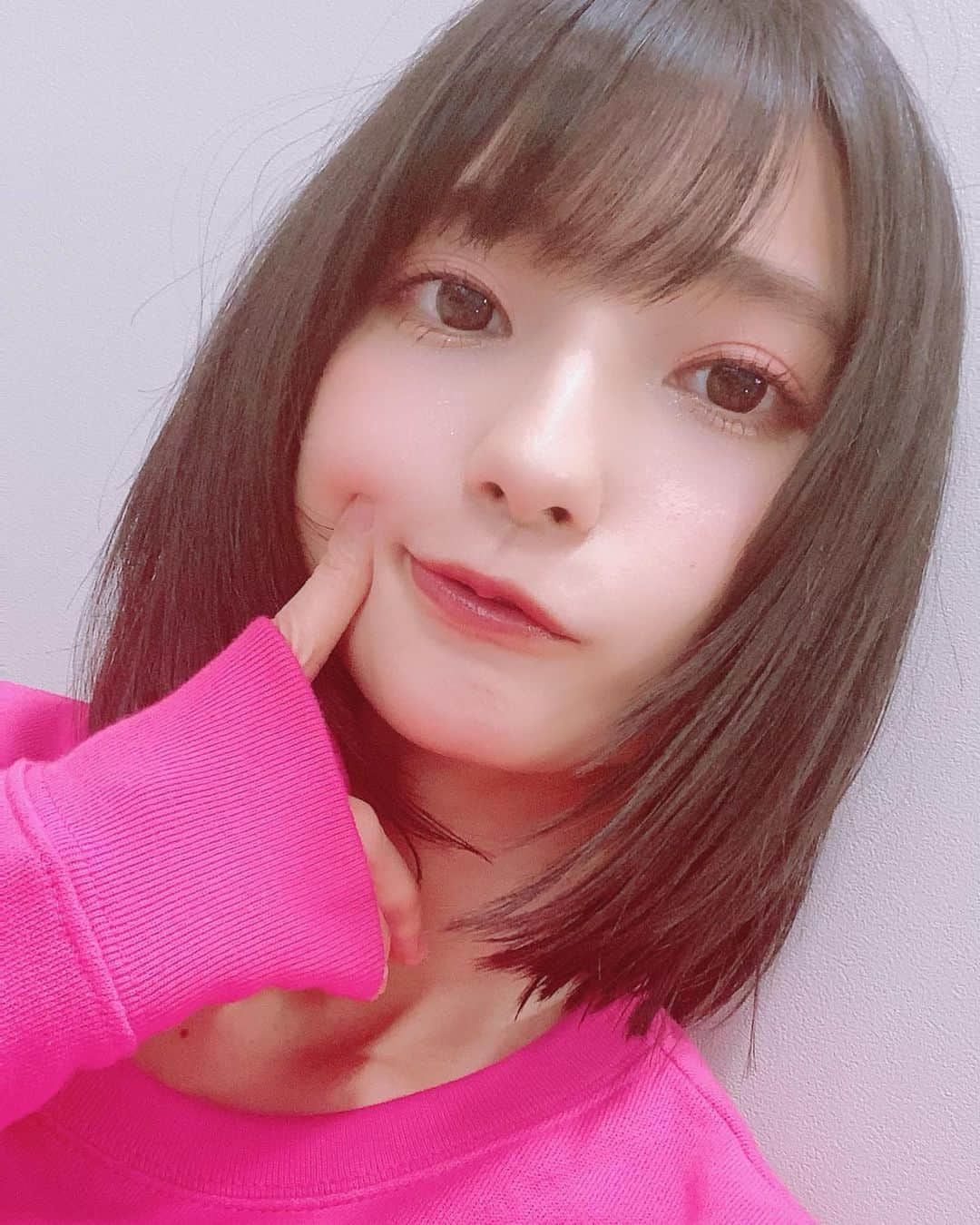 高野麻里佳さんのインスタグラム写真 - (高野麻里佳Instagram)「#ゴージャス動画 撮影中〜🎥✨✨  今日の服はPINK💕 #livertineage  #広瀬ゆうき ちゃんコラボ 可愛いから買っちゃった♪」6月30日 13時43分 - marika_kohno