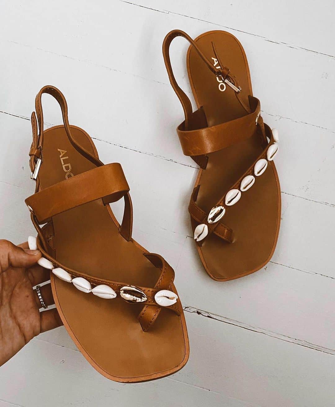 ALDO shoesさんのインスタグラム写真 - (ALDO shoesInstagram)「Prepare to shell out in adorable flat sandals Felaria that wears as easy around the house as on a sandy summer vacation. Photo by @eceetuncel #AldoShoesTurkiye #AldoCrew」6月30日 5時43分 - aldo_shoes