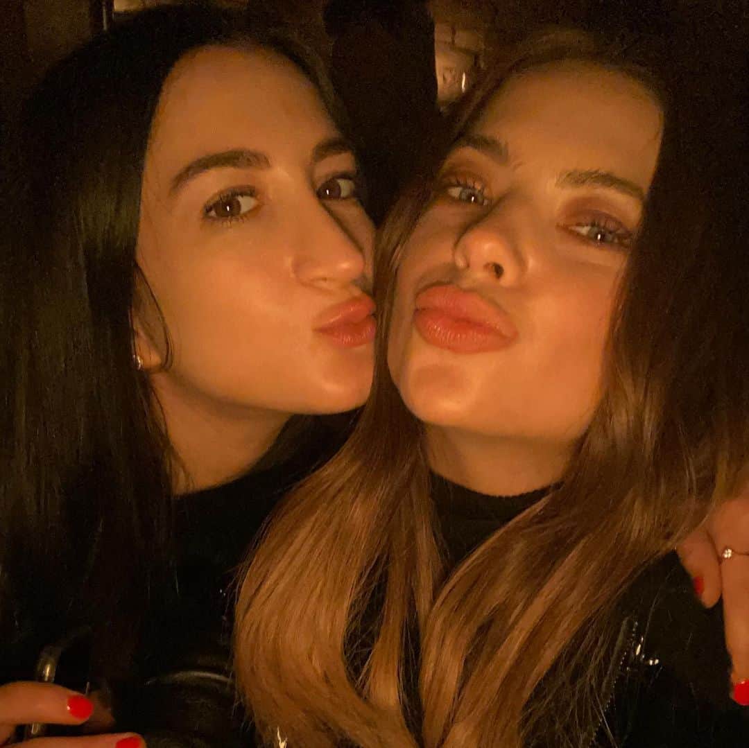 アシュレイ・ベンソンのインスタグラム：「Happy 30th my sweet one. I love you @girleatsworldddd」