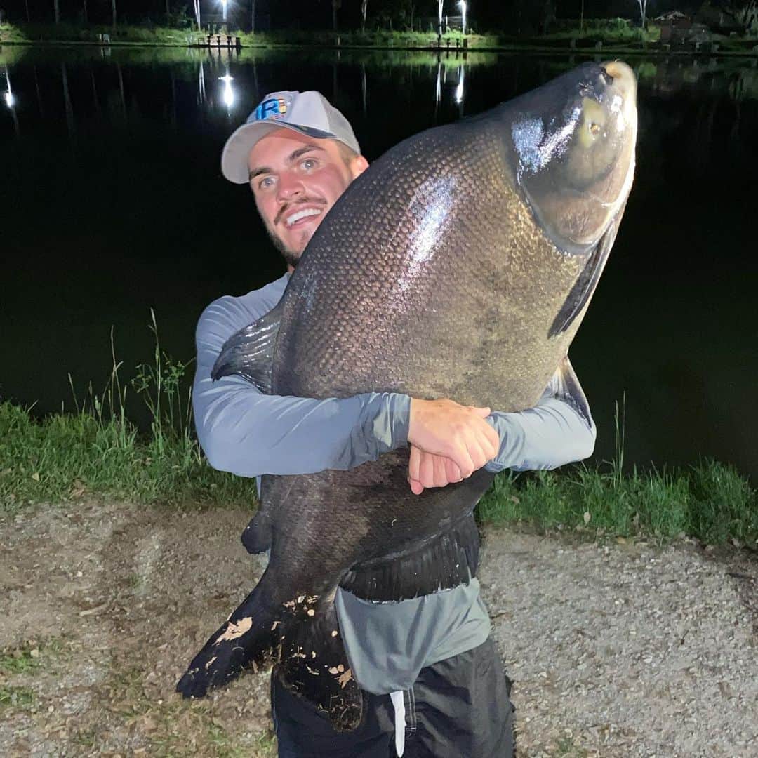 ナタンのインスタグラム：「Feliz Dia Do Pescador 🎣 Viva A Pesca Esportiva 😀✔️ @kikiturismo @marnegrofishing @jrpescaoficial」