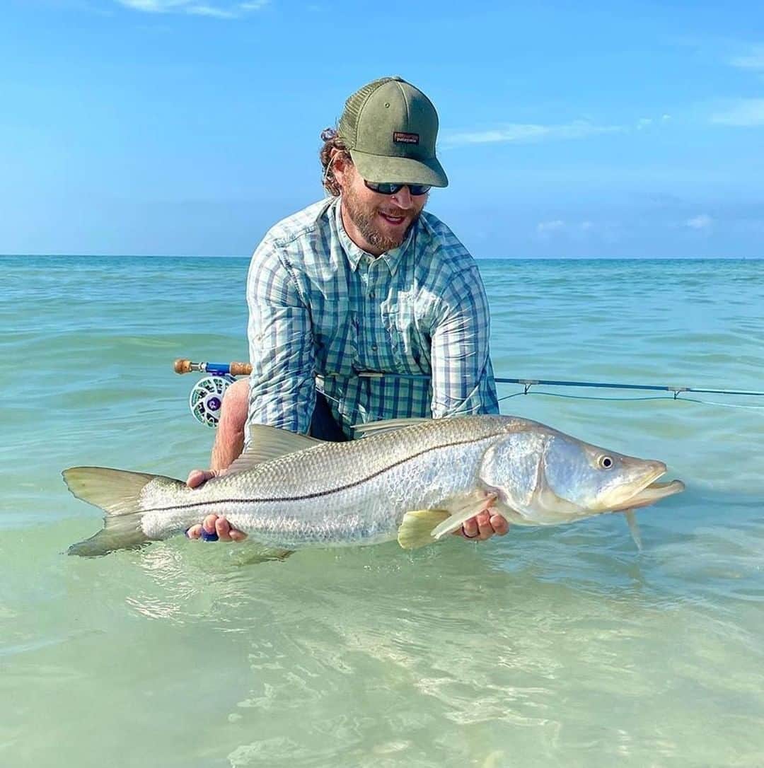 Costa Sunglassesのインスタグラム：「@drchicone with the Sanibel surfside snook. #SeeWhatsOutThere #BornOnTheWater」