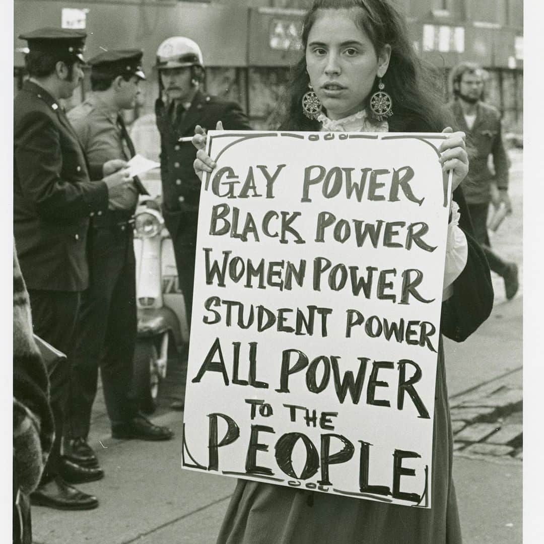 キャサリン・ラングフォードさんのインスタグラム写真 - (キャサリン・ラングフォードInstagram)「🌈 Coming to the end of #pridemonth and thinking about how we carry this energy forward...if these past few weeks have taught us anything, it's the power of unity, when we come together and lift the voices of those that need to be heard... It's been 51 years since the Stonewall riots, (which were started in large thanks to black trans women) and here we are, still fighting for protection and equality for the LGBTQ+ and black community... I hope we can continue to honour the legacy of pride, by the exuding the same passion and courage that has brought us this far - not just through this pride month, but all year round. See you in July ❤️🏳️‍🌈✊🏾🏳️‍🌈💪🏳️‍🌈」6月30日 6時52分 - katherinelangford