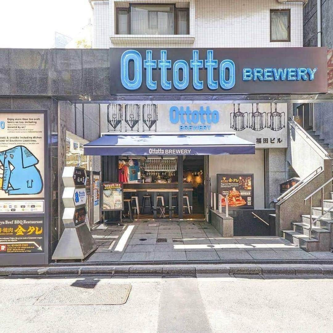 オズモールレストランさんのインスタグラム写真 - (オズモールレストランInstagram)「おうちごはんを満喫🍴 レストランのテイクアウトメニュー ＊	 Ottotto BREWERY 渋谷道玄坂店＠渋谷 ＊ 自家製クラフトビールを始め種類豊富な生ビールを豪快なグリル料理と共に楽しめる「Ottotto BREWERY」から、大人気のお肉のタパスを豪華に盛り合わせしたテイクアウトプランが登場。 さらに今ならポテトフライをサービス！  ＊ 【テイクアウトプラン】 Ottotto肉肉4種盛り合わせ(３～４人前) ・自家製ビアローストチキン ・黒毛和牛ステーキ ・手作りチキン唐揚げ ・オリジナルBIGソーセージ ＊ 店名：Ottotto BREWERY 渋谷道玄坂店 住所：東京都渋谷区道玄坂2-25-15 福田ビル1階 アクセス：東京メトロ半蔵門線、副都心線、銀座線渋谷駅A2出口より徒歩3分　東急田園都市線、東横線渋谷駅A2出口より徒歩3分　JR山手線渋谷駅ハチ公口より徒歩5分  詳しくは店舗名+OZmallで検索！  テイクアウト特集はプロフィールURLより @ozmall_restaurant  #おうちグルメ #おうちでごはん #おうちめし #テイクアウト #テイクアウトグルメ #テイクアウトを楽しもう #OZのテイクアウト #ozmall #オズモール #OZグル　#レストラン #グルメ  #グルメ好きな人と繋がりたい」6月30日 7時00分 - ozmall_restaurant