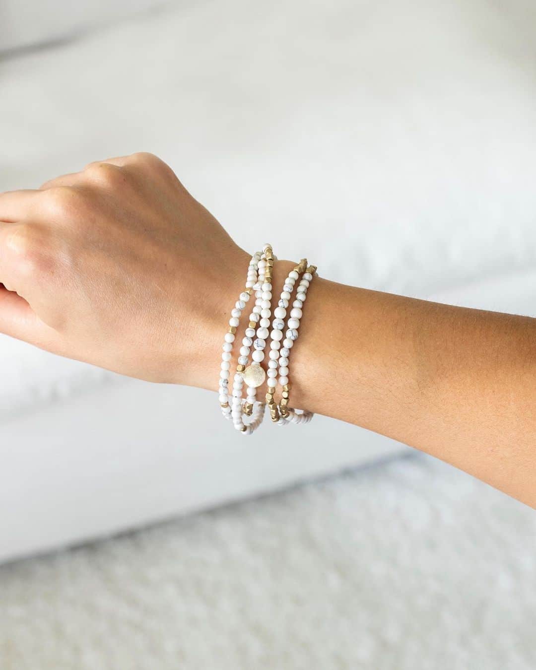 Target Styleのインスタグラム：「Finishing touch: 🐚 beads or ✨ bangles? #ANewDay」