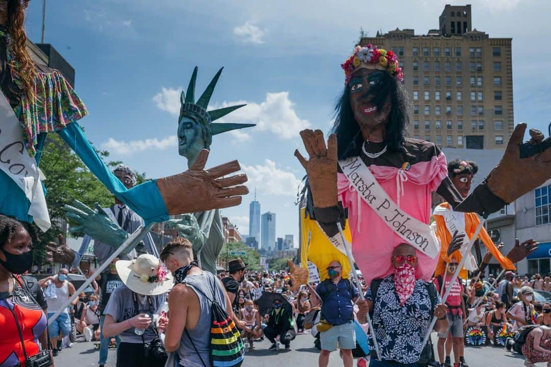 Vogueさんのインスタグラム写真 - (VogueInstagram)「This year, queer and trans activists of color provided an alternative vision of #Pride in which LGBTQ+ identity was a source of shared outrage and activism, not a branding opportunity for corporations. From a rally for Black trans lives that drew over 15,000 to the Brooklyn Museum to a Dyke March event that reorganized itself as a Juneteenth march, this year’s #Pride centered space for the voices that are so often drowned out of the LGBTQ+ movement despite having literally built it. Tap the link in our bio to see and read more. Photographed by @ianreidianreid」6月30日 7時21分 - voguemagazine