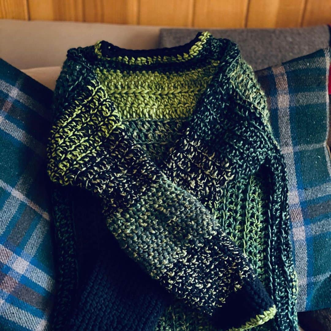 キーガン・アレンさんのインスタグラム写真 - (キーガン・アレンInstagram)「So grateful to @hookedbyhaleylu for crocheting 🧶 a bespoke sweater of all my favorite forestry colours. It took her months of careful craftsmanship and miles of yarn to finish it. Now, it’s an everlasting hug I can wear. Your talent is endless. Love you Haley 🌳 so much.」6月30日 7時48分 - keeoone