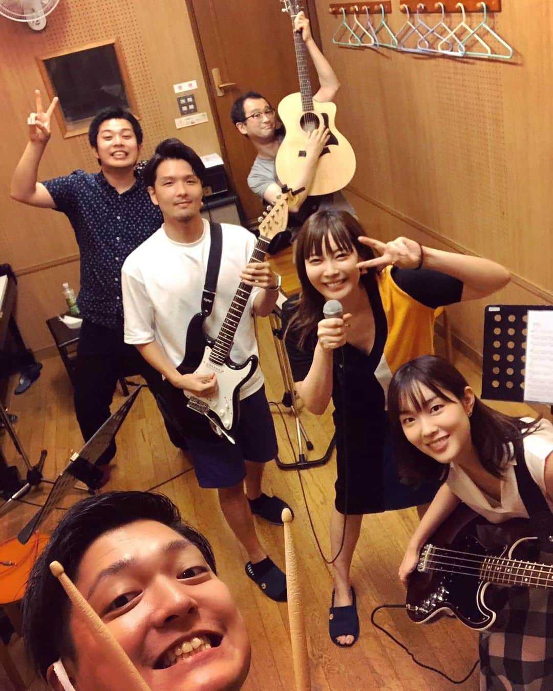 田中良子さんのインスタグラム写真 - (田中良子Instagram)「何の企画でもなく楽しくバンドしてみたり。」6月30日 7時43分 - tanakaryoko102