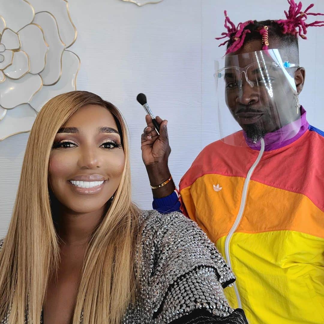 ネネ・リークスのインスタグラム：「Celebrating Prideeeeeee @2gifted.hands was showing out wit pink ponytails 😂」