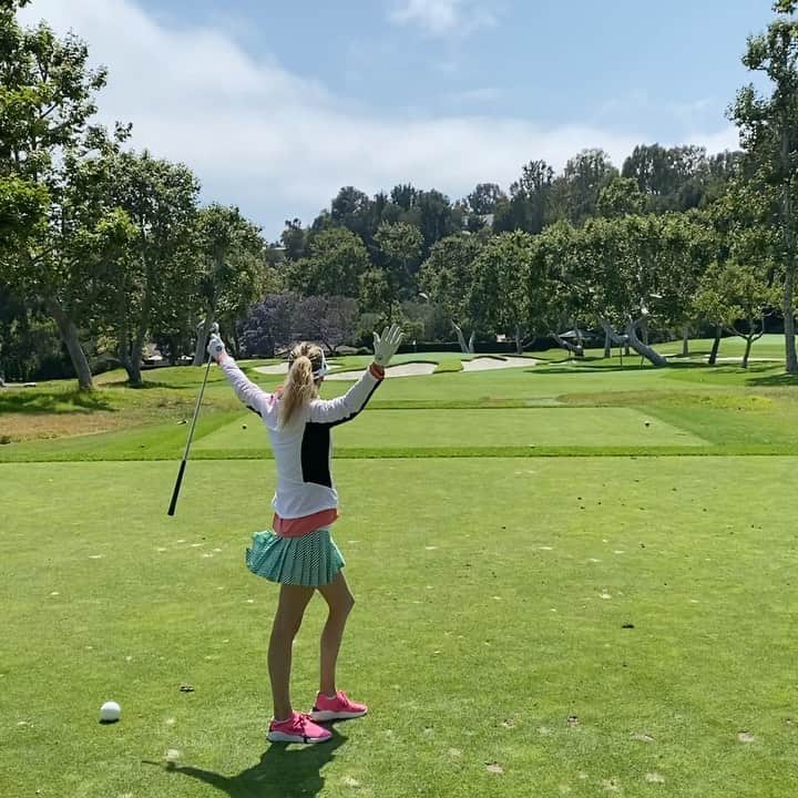 アンナ・ローソンのインスタグラム：「Almost 😬 @pxg 0311P #gen3 6 iron #pxgapparel #torysport」