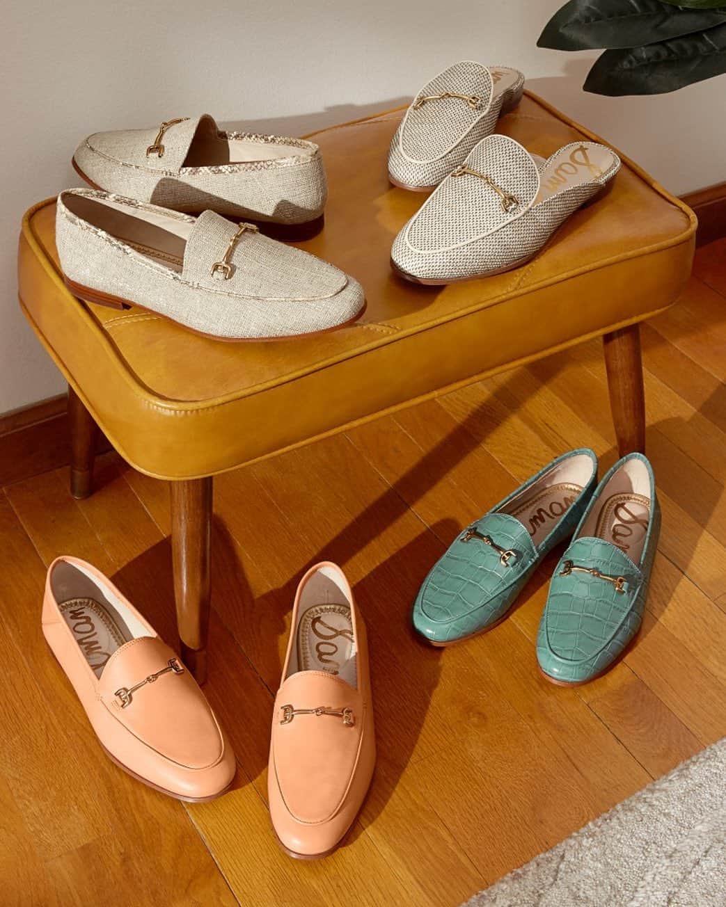 サムエデルマンのインスタグラム：「Loafers we love in new summer colors ☀️  #SamEdelman」