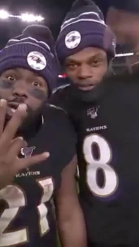 エリン・アンドリューズのインスタグラム：「Postgame with @ravens @new_era8 @markingram21. This was back when we weren’t worried about a global pandemic and felt “normal”. I miss it. Such a great memory #ravens #ravensnation」