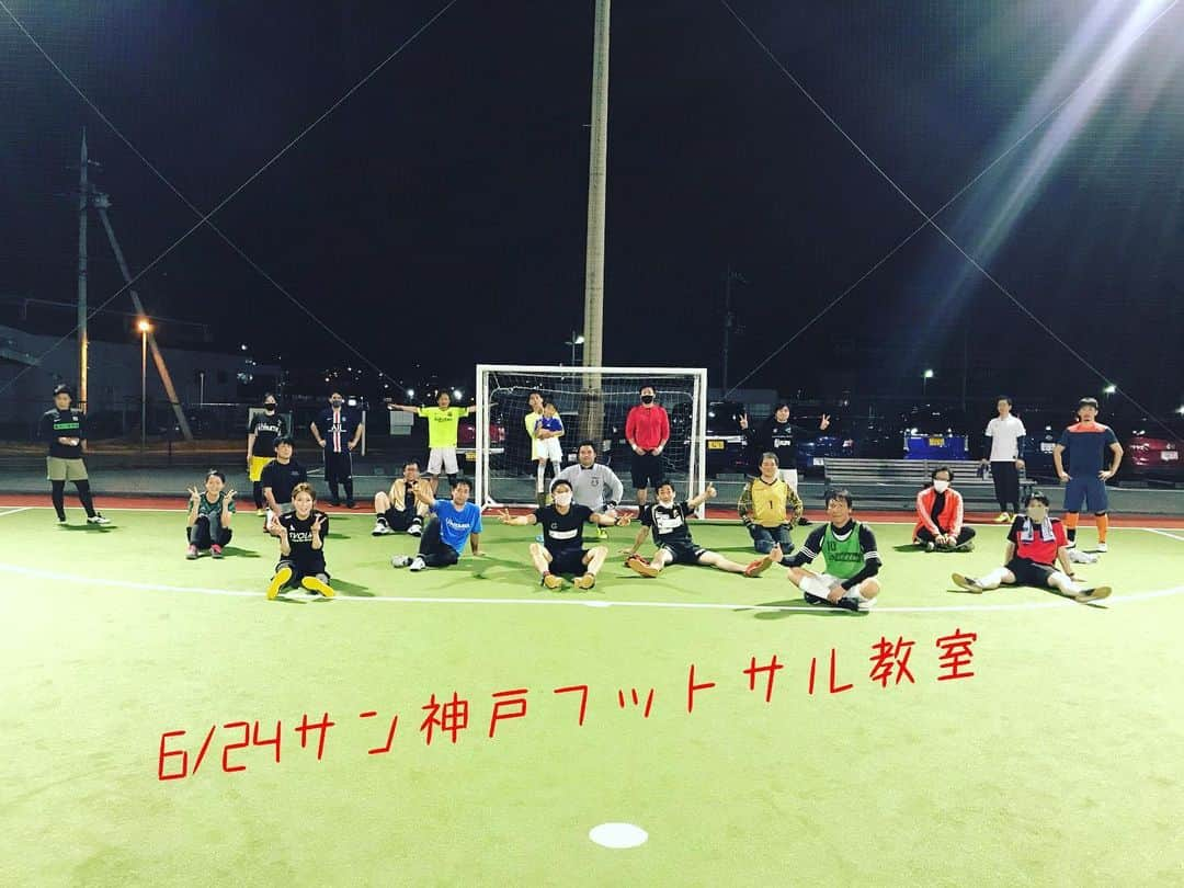 藤川朋樹のインスタグラム：「6/24第二第四フットサル教室 三ヶ月ぶりに再開出来ました🙏😢✨スロースタートしたかったんですが、2面使えたのでロケットスタート🚀💦ありがとうございました！ #サン神戸 #個人参加フットサル #神戸 #初心者大歓迎」