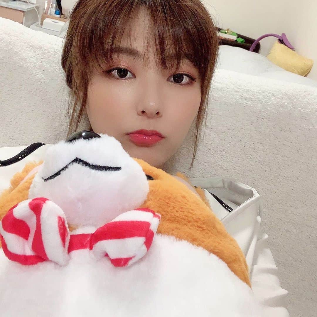松尾幸実のインスタグラム：「ZEESEA大英博物館のパレットめちゃくちゃ使いやすいしラメ可愛い〜🥰」