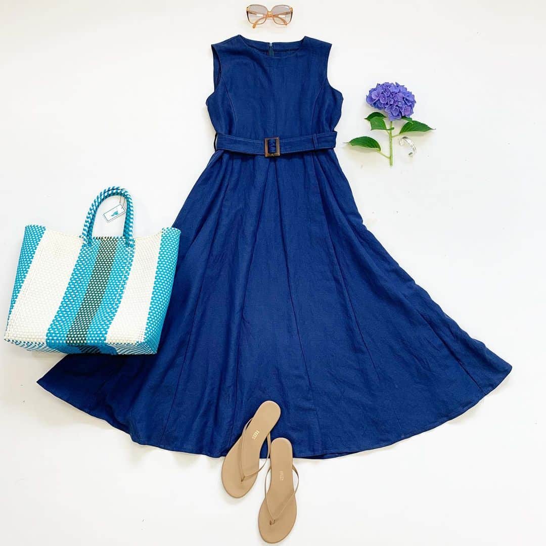 Couleureのインスタグラム：「どの年よりも 好きな服を👗着る 夏にしたいと思いました🏖 着こなし幅の広い ワンピースが出来ました😊 エレガンスパラソルワンピース【813】 ・ ・  #handmade #sewing#手作り #型紙#ハンドメイド大人服#クルールパターンファブリック#洋裁#instafashion#simple#coordinate #handmadeclothes #mamacoordinate #sewingpattern#置き画#patterns#instasewing#handmadewardrobe #memade #handmadewardrobe #sewcialists #indiesewingpatterns」