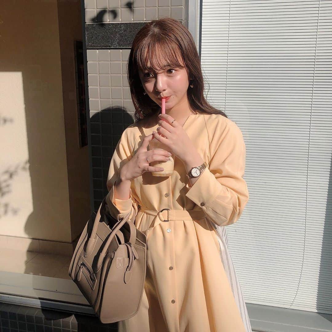 のインスタグラム：「ㅤㅤ どっち派〜？ なかなか決めれず、 友達たちによる多数決でこっち😚 #pin #cafe #カフェ #福岡カフェ #ピチピチピーチ #🍑 #洋服 #コーデ #バッグ #celine #時計 #dw #ootd #ワンピース」