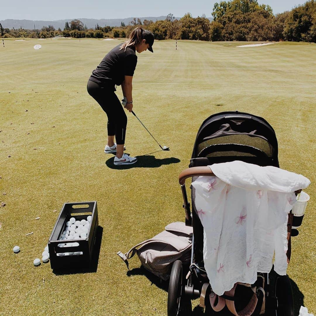 ミシェル・ウィーさんのインスタグラム写真 - (ミシェル・ウィーInstagram)「Kenna’s first day out on the range 🤍🏌🏻‍♀️🌲」6月30日 8時36分 - michellewiewest