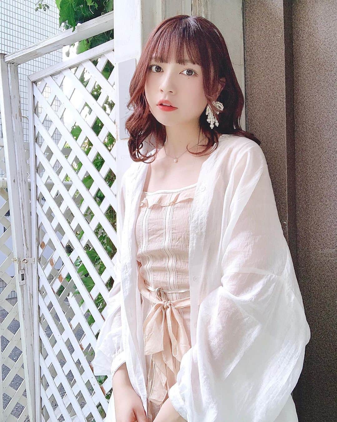 のインスタグラム：「🐩 🐾﻿ ﻿ ﻿ 髪の毛かわいく巻いてもらった！﻿ ﻿ 前髪も扱いやすいようにカットしてもらったんだ〜 感謝 。。！т  ̫ т ﻿ ﻿ ワンピースは最近ゲットして、すっごいお気に入りのです👗 形も色合いも最高にかわいい〜 ♡﻿ ﻿ ﻿ ﻿ ﻿ #美容院#ヘアアレンジ#巻き髪#lilou @hirayama518yuki #私服コーデ」