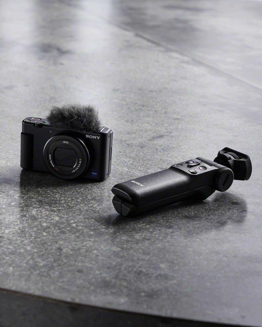 sonyさんのインスタグラム写真 - (sonyInstagram)「Advanced tech. Simple design. (The #SonyZV 1 compact camera) #NationalCameraDay」6月30日 9時13分 - sonyelectronics