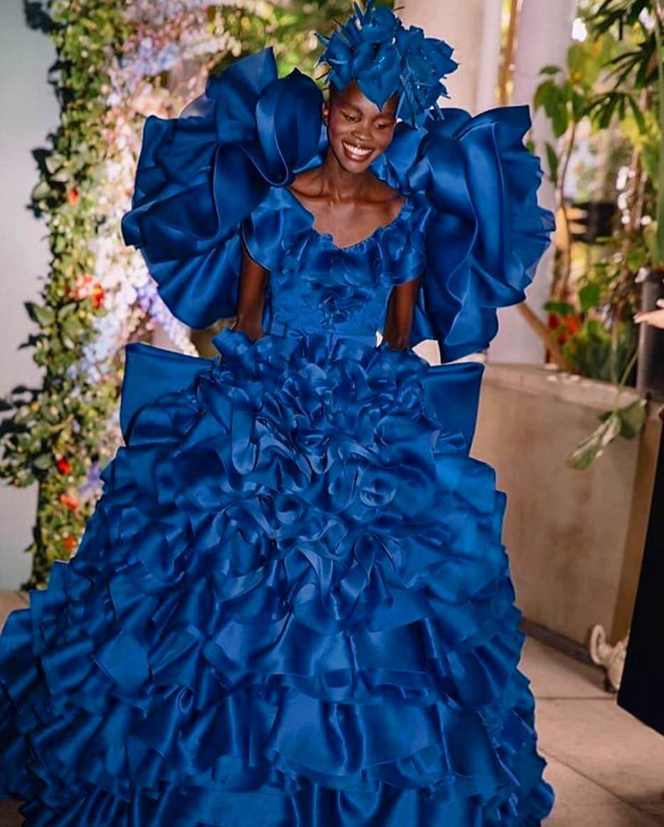 ロダルテさんのインスタグラム写真 - (ロダルテInstagram)「@achenrin wears the FW19 Ruffled Silk Organza Finale Gown (ph: @nastassiabruckin for @voguemagazine). #rodarte #achenrinmadit」6月30日 9時21分 - rodarte