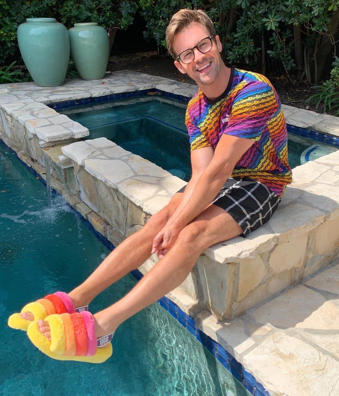 ブラッド・ゴレスキーのインスタグラム：「Keeping it colorful with @amazonfashion! 🌈 I’ve rounded up my favorite Pride inspired looks in my stories that you can shop now! #founditonamazon #ad」