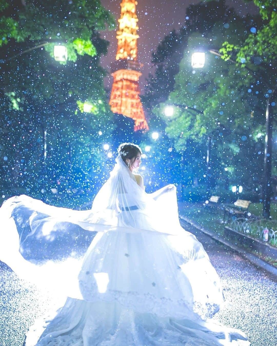 ♡プラコレWedding·⋆*さんのインスタグラム写真 - (♡プラコレWedding·⋆*Instagram)「@placolewedding【#Dressy花嫁 】【#プラコレ】をつけて投稿&フォローしてね♩ . ＝＝＝＝＝＝＝＝ . 雨の日のウェディングフォト特集☔*  . フランスでは 「Mariage pluvieux mariage heureux !」  雨の日の結婚式は幸運をもたらす、 という意味のことわざがあるんですよ🍀🍀 . これから新郎新婦が流す一生分の涙を、 神様が代わりに流してくれており、 神様の涙が雨となり、 その雨に乗せて祝福の天使が舞い降り ふたりは幸福になれるといわれています😊* とってもロマンチックな言い伝えです。 . ＝＝＝＝＝＝＝＝ 📷 maRthgraphy @eiji_maRthgraphy ＝＝＝＝＝＝＝＝ 『#Dressy花嫁』『#プラコレ』の ハッシュタグをつけて写真をUPしてね✦ 花嫁アプリ『Dressy by プラコレ』の 記事に掲載＆リグラムされるかも♩ . みなさまからのいいねや保存 コメントをお待ちしています♥ 「このウェディングドレス可愛い！」 「ヘアスタイルも気になる！！」 「今の花嫁さんの流行りは！？」etc. . ＝＝＝＝＝＝＝＝ 花嫁アプリでは、 プロのアドバイザーに結婚式の相談を何度でも♡ ウェディングドレスの記事や、 自分のウェディングレポを残せちゃう♡” . ＞＞＞TOPのURLからcheck ⋈ @placolewedding ＞＞＞結婚のご相談は プラコレウェディングアドバイザーへ♡ @wedding_adviser ＞＞＞ウェディングレポを残したいなら、 farny by プラコレをcheck ✎ @farny_wedding ＞＞＞ウェディングアイテム＆DIYは farnyアイテムをcheck ❁ @farny_wd.item >>>素敵なドレスに出会いたい花嫁さま♡ @dressyonline_をcheck . ＝＝＝＝＝＝＝＝ . #プレ花嫁 #卒花 #花嫁 #卒花嫁 #結婚 #結婚式 #結婚準備 #花嫁準備 #weddingtbt #weddingdress #ウェディングフォト #前撮り #後撮り #ロケーションフォト #farnyレポ #2020夏婚 #2020秋婚 #2020冬婚 #雨フォト #雨 #東京前撮り #洋装フォト #ウェディングドレス #weddingphoto  #梅雨 #ジューンブライド」6月30日 9時55分 - placole_dressy