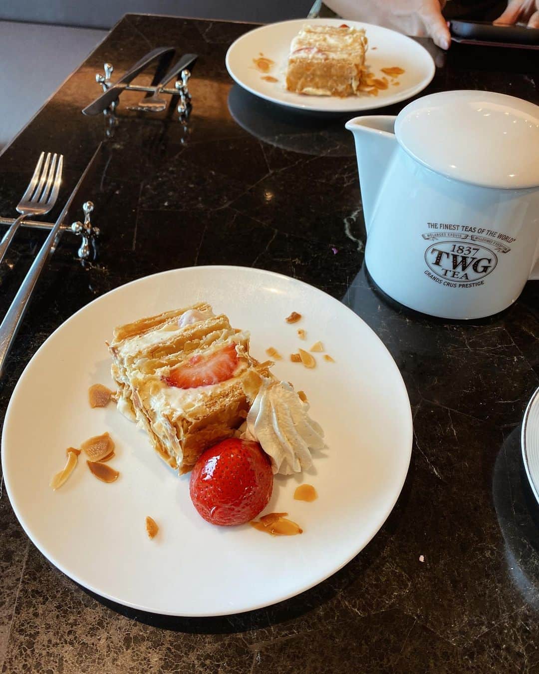 青山舞莉のインスタグラム：「i eat too much  #ミーの毎日」