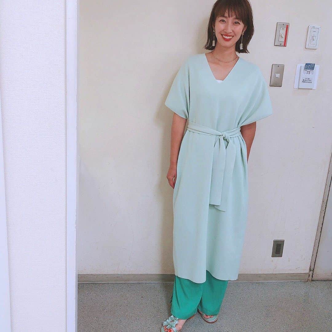 坂下千里子さんのインスタグラム写真 - (坂下千里子Instagram)「月曜ノンストップ衣装 . knit dress... @ebure_official  bottom... @saaageboutique  sandal... @tsurubymarikooikawa  bracelet... @enakbrass」6月30日 10時18分 - chiriko_sakashita_official