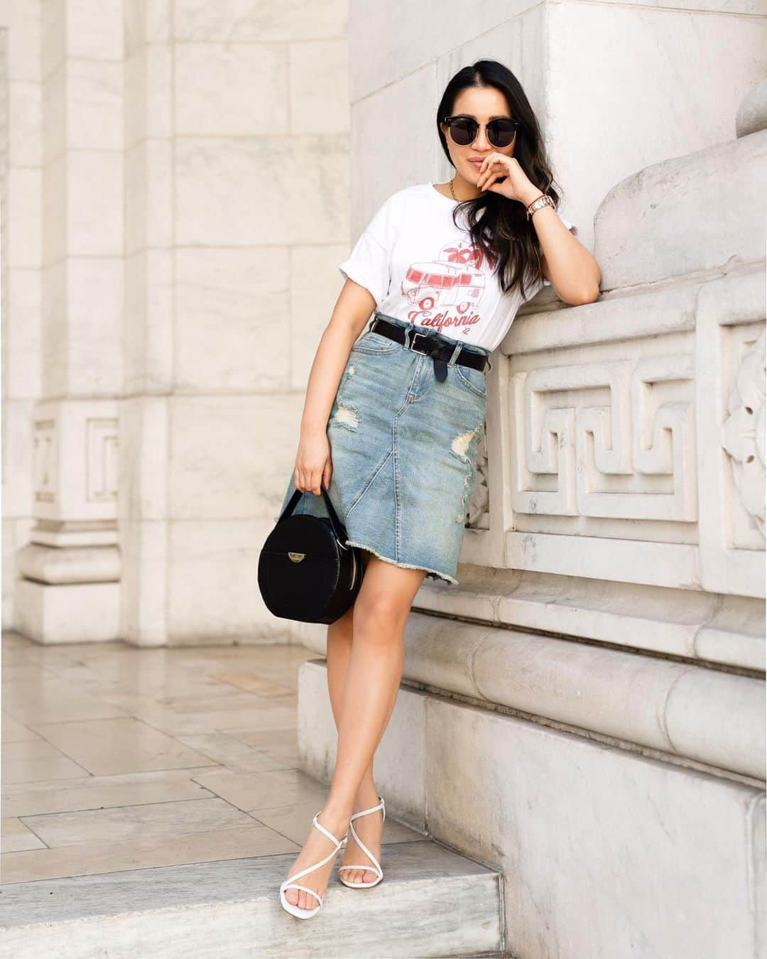 ウェンディー・グエンさんのインスタグラム写真 - (ウェンディー・グエンInstagram)「Sometimes all you need is a good denim skirt 💙 A classic denim skirt is like a great friend. Reliable, easygoing, and no matter how long time has passed you can always pick up right where you left off. It's one of those closet pieces that we can always count on @walmartfashion http://liketk.it/2RpY9 #ad #walmartfashion #liketkit @liketoknow.it」6月30日 10時16分 - wendyslookbook