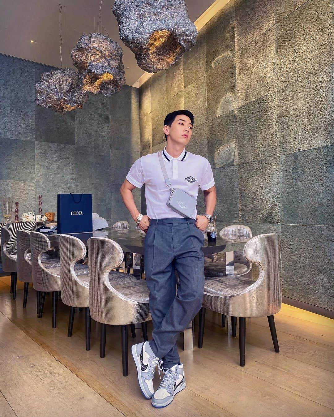 GRAYさんのインスタグラム写真 - (GRAYInstagram)「𝘼𝙄𝙍 𝘿𝙄𝙊𝙍 💙✨ @Dior #Dior #AirDior」6月30日 10時28分 - callmegray