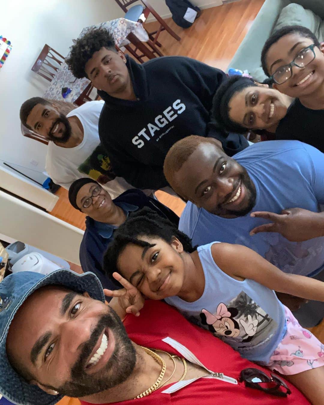 カルロス・ブーザーのインスタグラム：「Family Time!!! So Much Fun Catching Up.... #FOE #HOLDAT 🙌🏽」