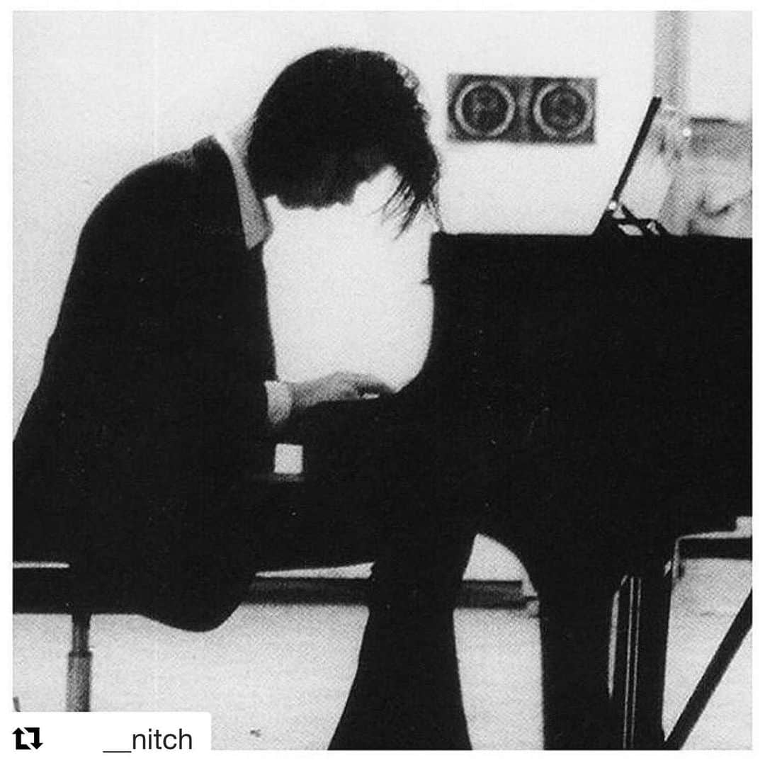 ジェニファー・エスポジートのインスタグラム：「#truth  #Repost @__nitch with @get_repost ・・・ Nick Cave // "The writer who refuses to explore the darker regions of the heart will never be able to write convincingly about the wonder, the magic and the joy of love...just as goodness cannot be trusted unless it has breathed the same air as evil."」