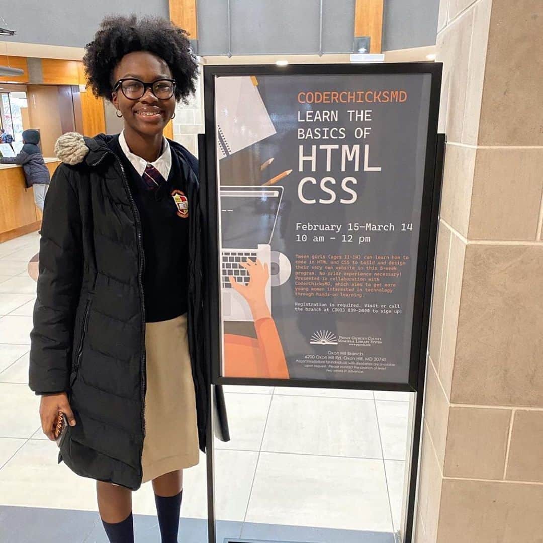 Nia Sioux Frazierさんのインスタグラム写真 - (Nia Sioux FrazierInstagram)「Today’s #RoleModelMonday is @naomiis.world, Naomi Hardy-Njie. Naomi is a 16-year-old tech diva from Maryland who had an early interest in tech when her mom enrolled her in Color Coded Kids courses, where she learned the fundamentals of computer programming. She was recently chosen as a Code with Klossy 2020 Scholar and is studying web development this summer through Karlie Kloss’s coding camp. She is a tech advocate in her community and leads as a branch manager of CodersChicksMD. She is also a Kindling Curiosity computer science instructor teaching free online classes to 4th-8th graders. Last month, Naomi co-led a virtual workshop with Black Girls Code teaching younger girls how to build apps. Naomi’s work is so important and now more than ever is needed in empowering Black girls to crush it in the industry they are passionate about. It is so inspirational to see her wins and I can’t wait to see future achievements from this tech boss!」6月30日 10時53分 - niasioux