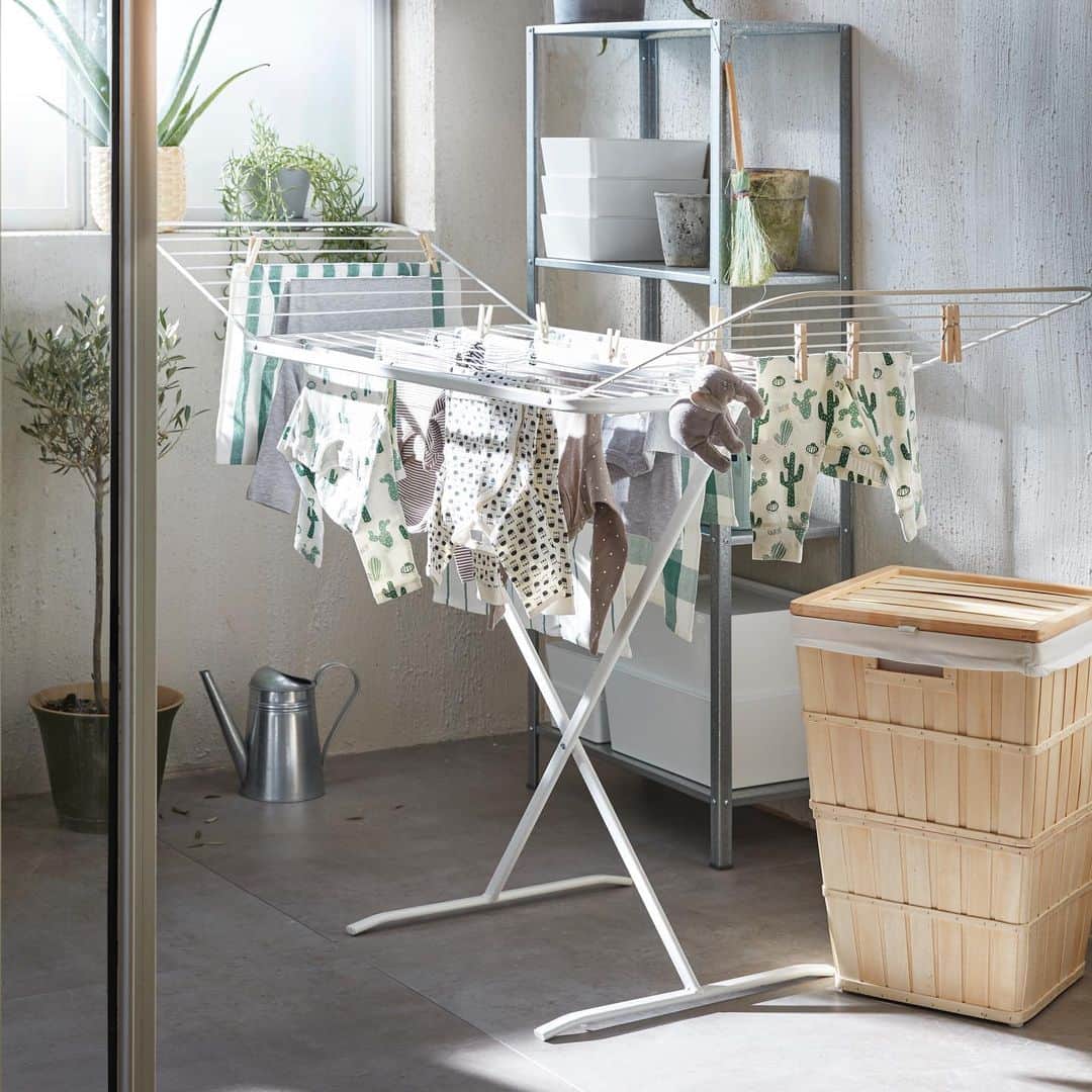 IKEA JAPANさんのインスタグラム写真 - (IKEA JAPANInstagram)「梅雨の季節に気になる洗濯物。部屋干しの機会も増えて、家の中もなかなかスッキリしないですよね。﻿ ﻿ 今年はイケアのランドリーグッズを活用して、スッキリ快適にお洗濯をしませんか？﻿ ﻿ カゴを使ってナチュラルな雰囲気を演出してみたり、一度にたくさん干せる折りたたみ式の物干しラックを活用したり、持ち歩きがしやすいランドリーバッグを使ってみるなど、ちょっとした工夫で快適さがぐっと変わりますよ。﻿ ﻿ ランドリーグッズを新調して、気分もスッキリさせましょう！﻿ ﻿ #IKEA #ikeajapan #イケア #インテリア #洗濯 #ランドリーバッグ #物干し」6月30日 11時01分 - ikeajapan